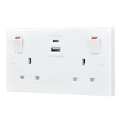 BG White Double 13A Switched Socket With USB X2 4.2A & White Inserts