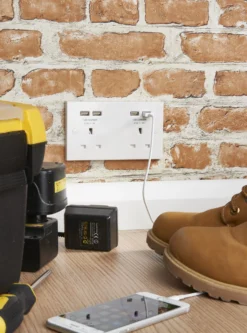 BG White Double 13A Unswitched USB Socket X4 -Master Yale Shop bg white double 13a unswitched usb socket x45050765136853 01i scaled