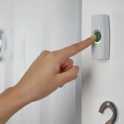 Byron White Wireless Battery-powered Door Chime Kit -Master Yale Shop byron white wireless battery powered door chime kit8711658432984 02i bq