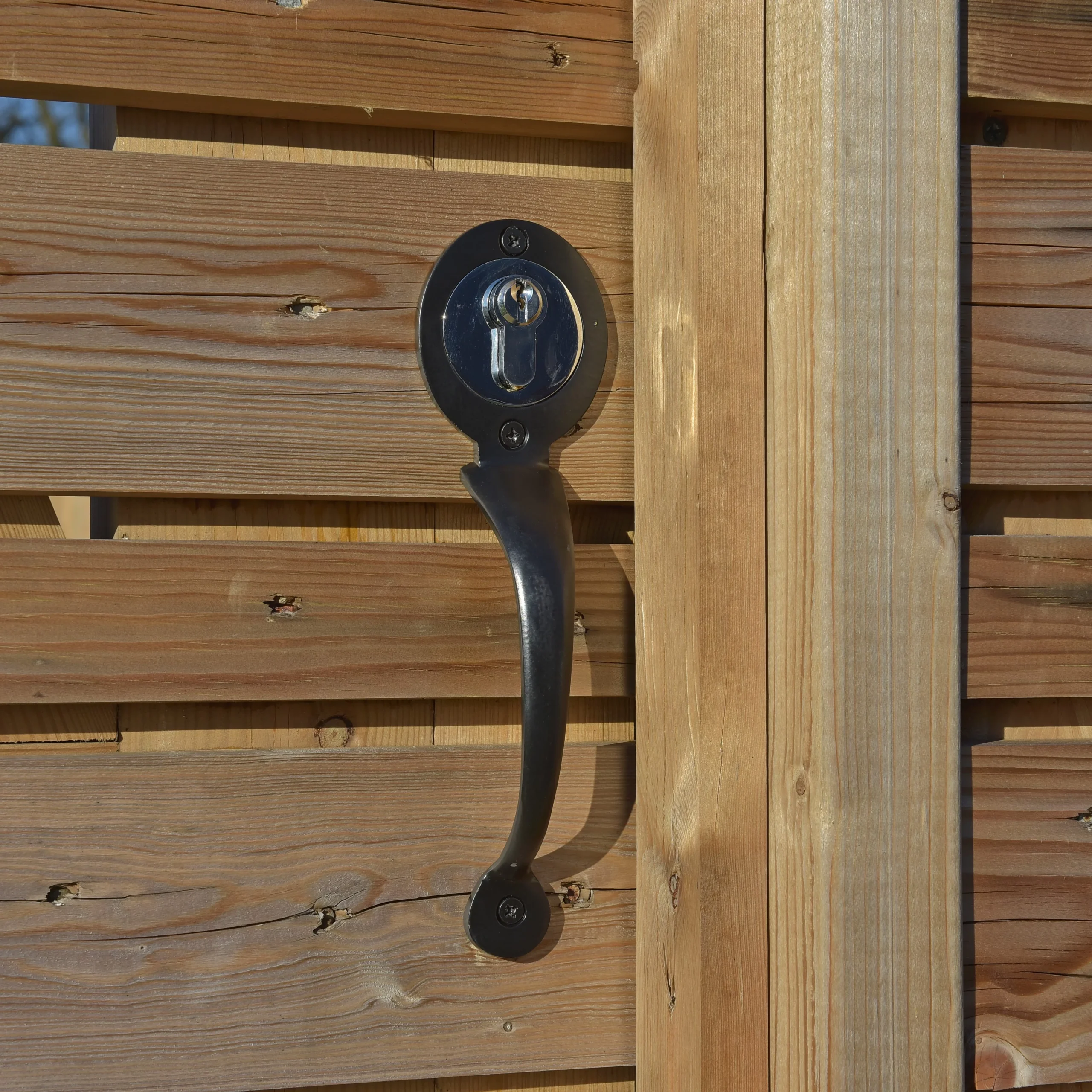 GateMate Euro Lock Black Gate Pull Handle (L)220mm 2 GateMate Euro Lock Black Gate Pull Handle (L)220mm - Image 2