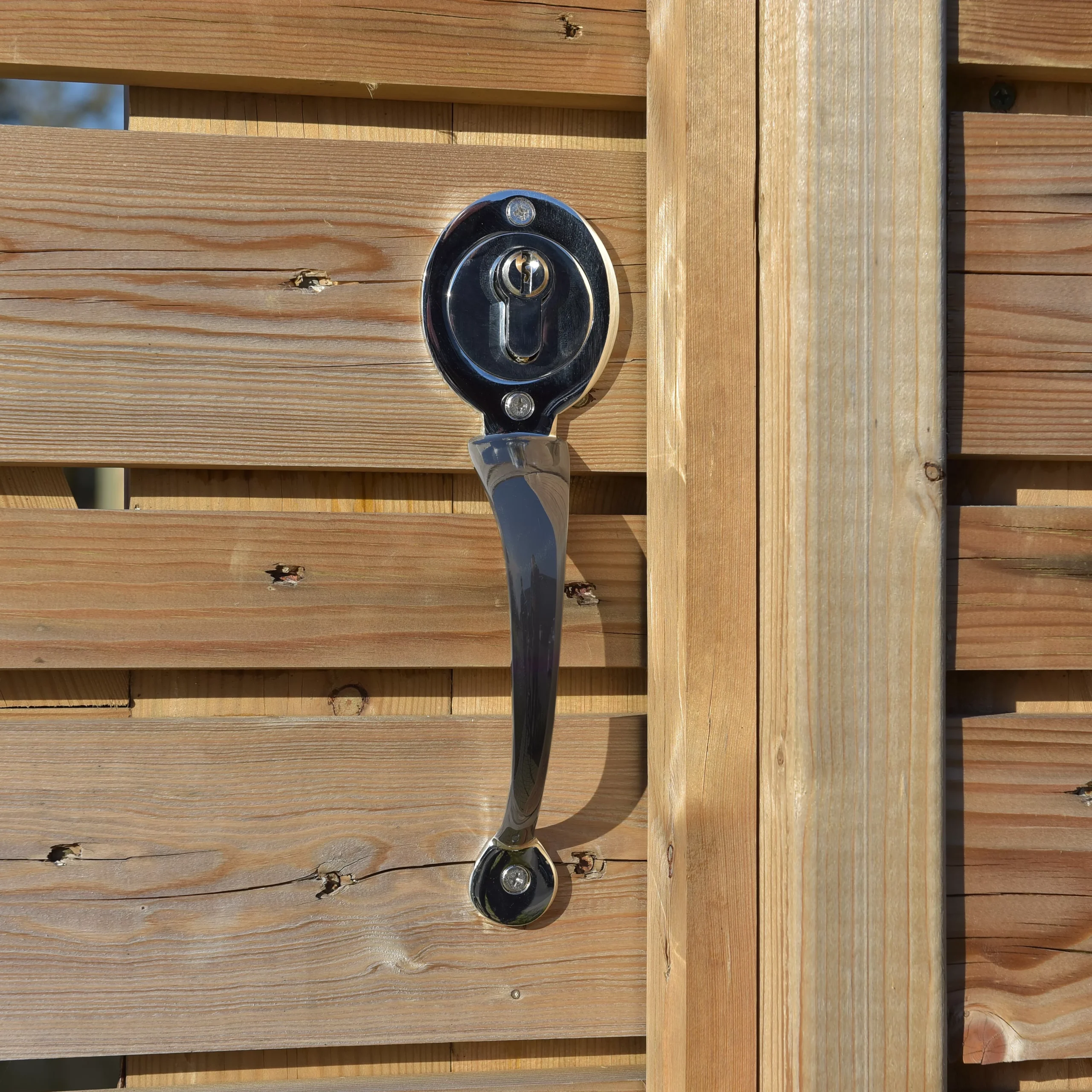 GateMate Euro Lock Chrome Gate Pull Handle (L)220mm 2 GateMate Euro Lock Chrome Gate Pull Handle (L)220mm - Image 2