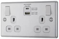 GoodHome Brushed Steel Double 13A Switched Socket With USB X2 4.2A & White Inserts