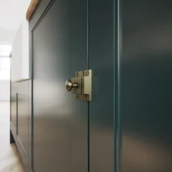 GoodHome Chervil Antique Brass Effect Kitchen Cabinet Latch Pack Of 2 (L)52mm (H)50mm -Master Yale Shop goodhome chervil antique brass effect kitchen cabinet latch pack of 2 l 52mm h 50mm5059340482163 02i scaled