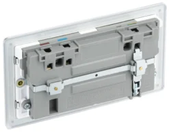 GoodHome Chrome 13A Flat Switched Double Screwless WiFi Extender Socket With USB -Master Yale Shop goodhome chrome 13a flat switched double screwless wifi extender socket with usb5059340135816 21c scaled