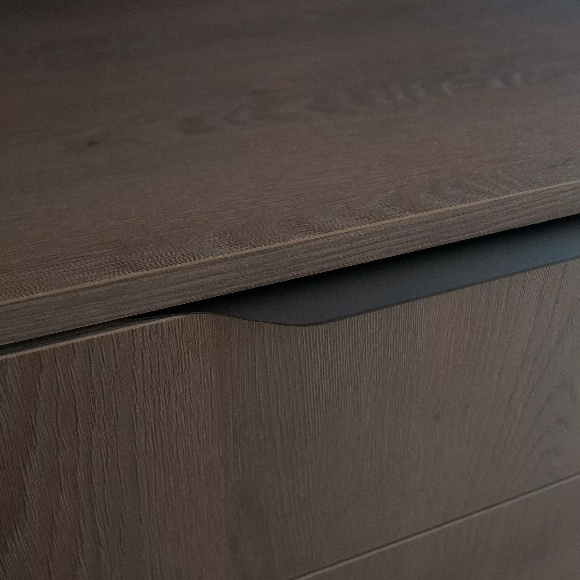 GoodHome Imandra Matt Black Bathroom Edge Handle (L)1000mm 4 GoodHome Imandra Matt Black Bathroom Edge Handle (L)1000mm - Image 4