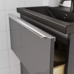 GoodHome Imandra Matt Chrome Effect Bathroom Edge Handle (L)600mm -Master Yale Shop goodhome imandra matt chrome effect bathroom edge handle l 600mm5059340393780 01i scaled