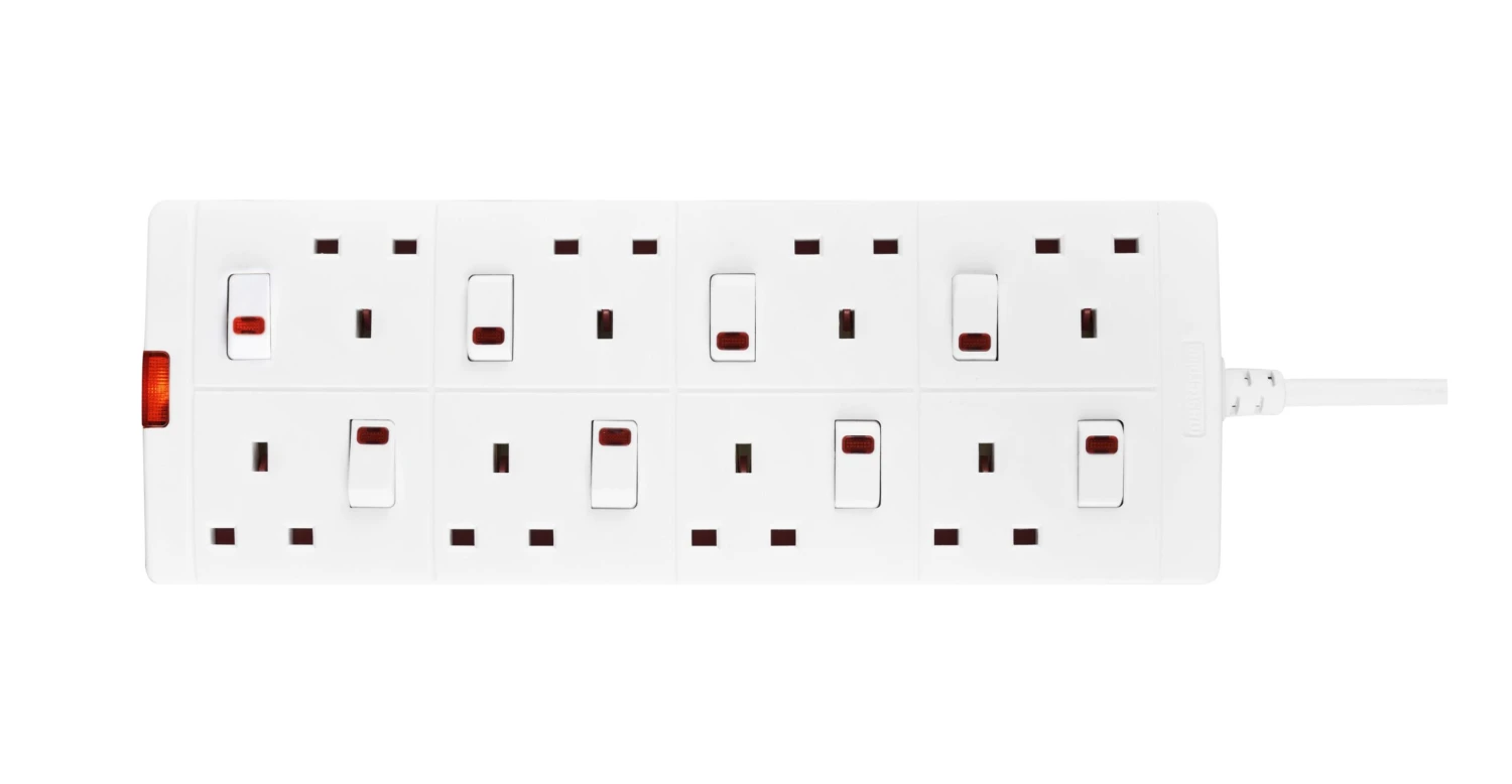 Masterplug 8 Socket 13A Switched White Extension Lead, 2m 2 Masterplug 8 Socket 13A Switched White Extension Lead, 2m - Image 2