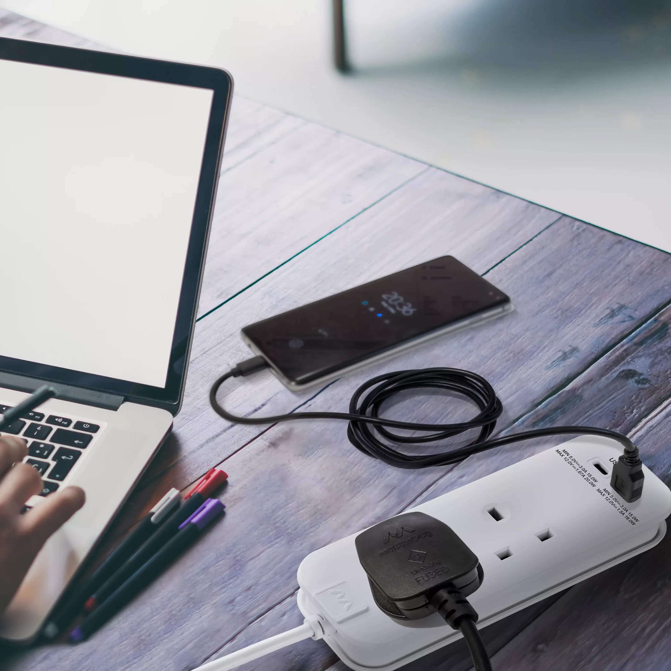 Masterplug White 13A 2 Socket Travel Extension Lead With USB, 0.45m 9 Masterplug White 13A 2 Socket Travel Extension Lead With USB, 0.45m - Image 9