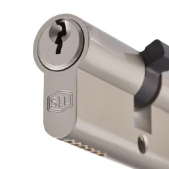 Smith & Locke Nickel Effect Brass Single Euro Thumbturn Cylinder Lock, (L)70mm (W)33mm -Master Yale Shop smith locke nickel effect brass single euro thumbturn cylinder lock l 70mm w 33mm3663602835516 36c scaled