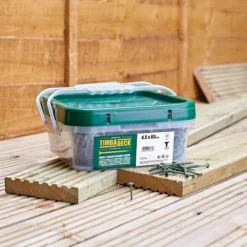 Timbadeck PZ Double-countersunk Carbon Steel Decking Multipurpose Screw (Dia)4.5mm (L)65mm, Pack Of 1300 -Master Yale Shop timbadeck pz double countersunk carbon steel decking multipurpose screw dia 4 5mm l 65mm pack of 13005052931058808 02i scaled